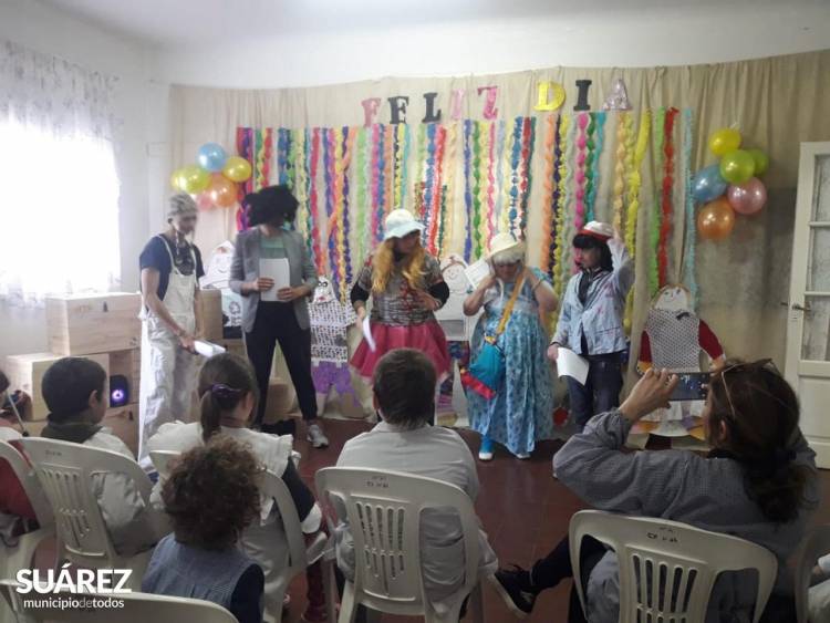 El Taller Municipal de Teatro desplegó su encanto en el Paraje Santa Ana