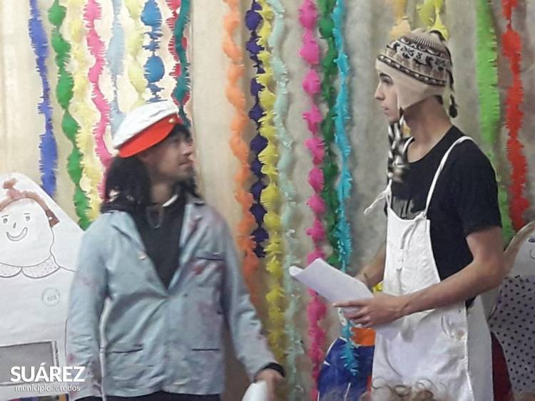 El Taller Municipal de Teatro desplegó su encanto en el Paraje Santa Ana