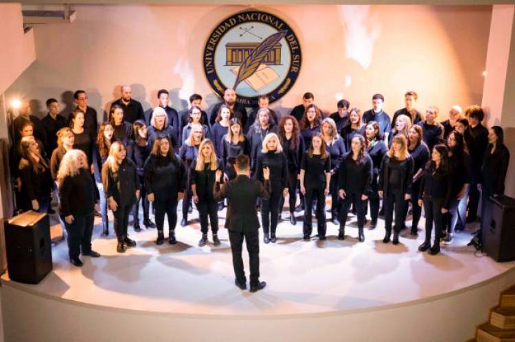 Concierto debut del Coro de la UNS con el maestro Pedro Garabán
