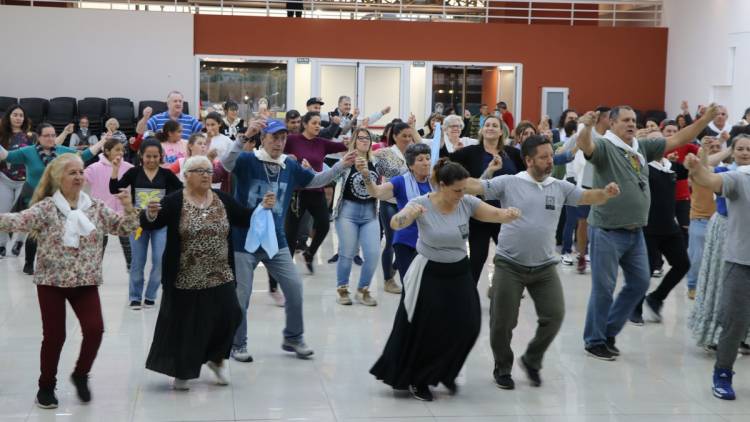 Ensenada."El pericón más grande del mundo". Más de 1.500 personas se preparan para bailarlo