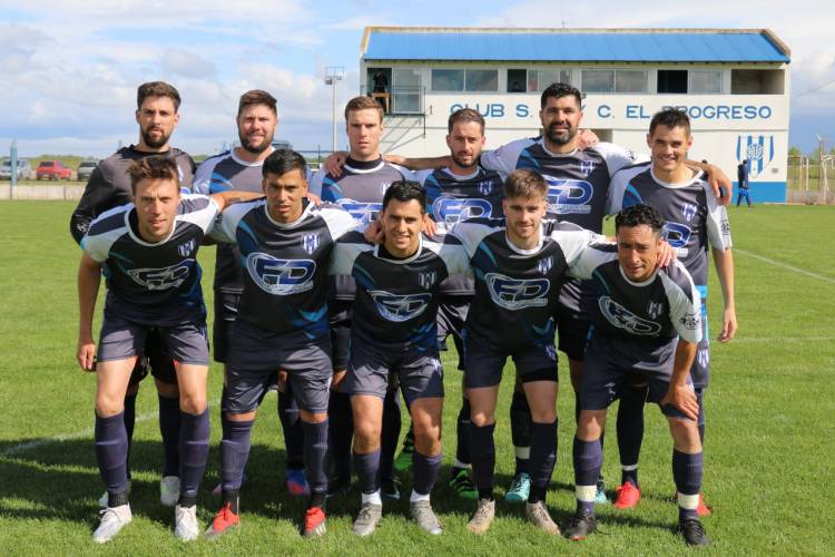 Fútbol de la Liga Regional. En el Distrito suarense siguen Blanco y Negro y Huanguelén.