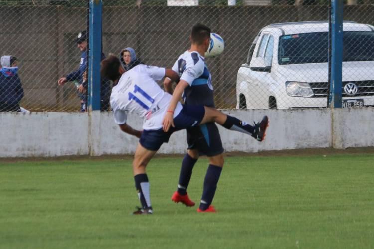 Fútbol de la Liga Regional. En el Distrito suarense siguen Blanco y Negro y Huanguelén.