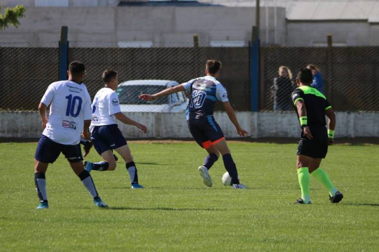 Fútbol de la Liga Regional. En el Distrito suarense siguen Blanco y Negro y Huanguelén.
