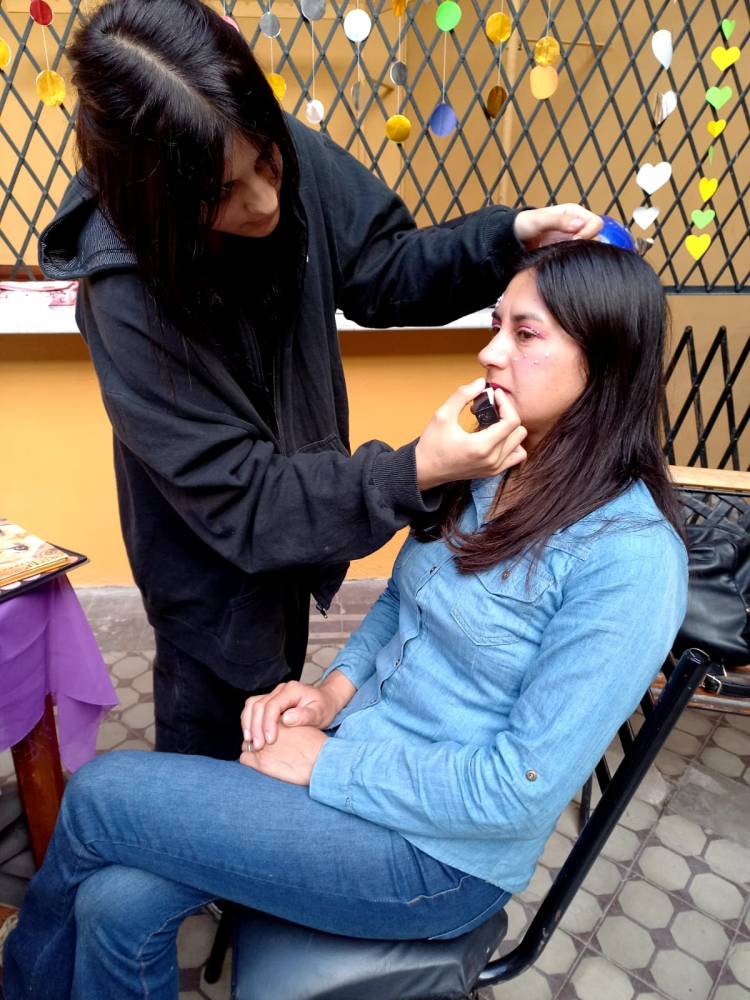 Curso de Maquillaje Profesional y la muestra en el Mercado sábado 5.