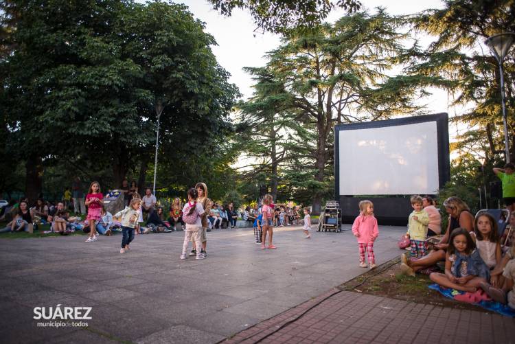 Chocolate Cultura y Cine Móvil pasaron por Suárez y Villa La Arcadia