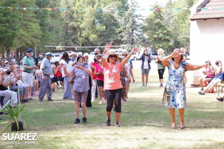Inauguración oficial de la Colonia de Vacaciones y elección del Rey y la Reina de la Comparsa y del Consejo de Personas  Mayores