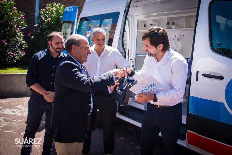 El Ministro de Salud bonaerense Nicolás Kreplak entregó una ambulancia al Municipio