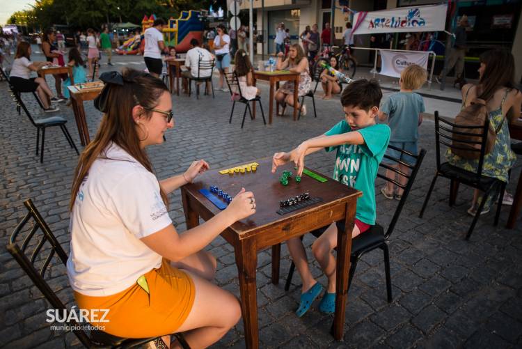 Multitudinaria convocatoria en una espectacular noche de #SuarezPeatonal