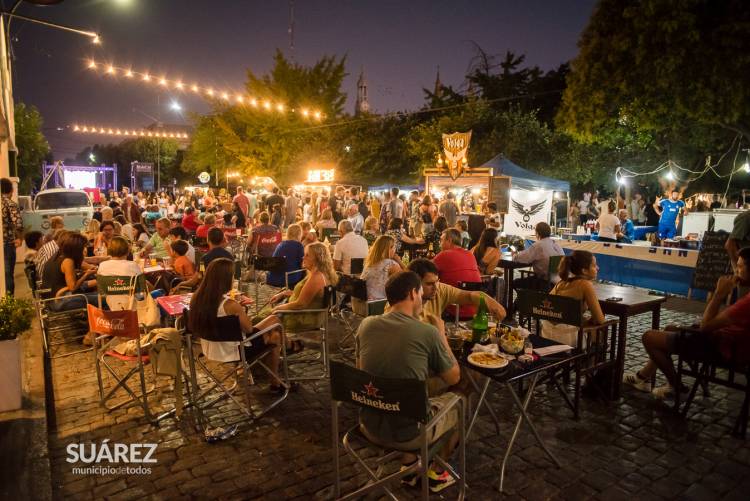 Multitudinaria convocatoria en una espectacular noche de #SuarezPeatonal