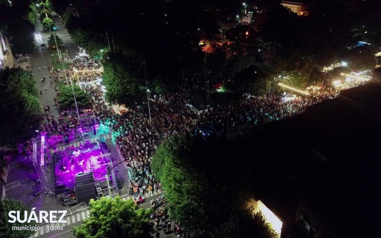 Multitudinaria convocatoria en una espectacular noche de #SuarezPeatonal