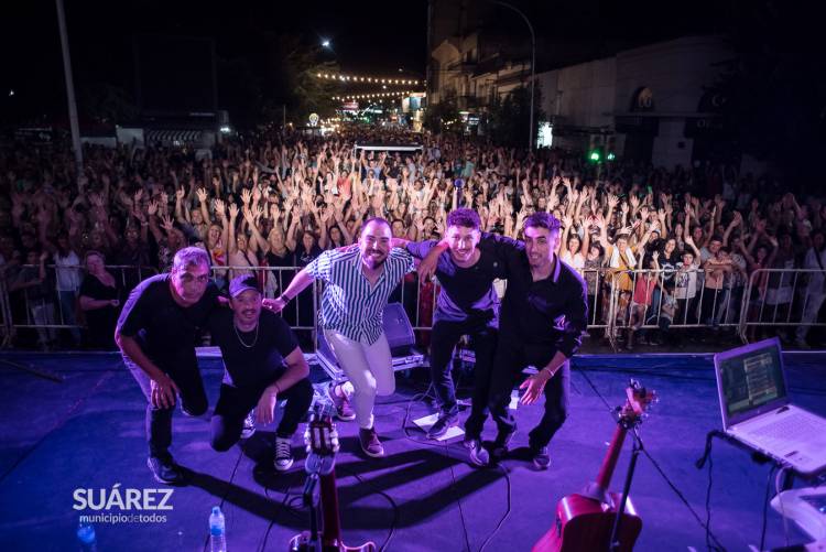 Multitudinaria convocatoria en una espectacular noche de #SuarezPeatonal