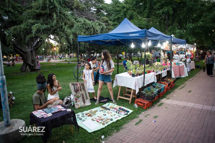 Multitudinaria convocatoria en una espectacular noche de #SuarezPeatonal