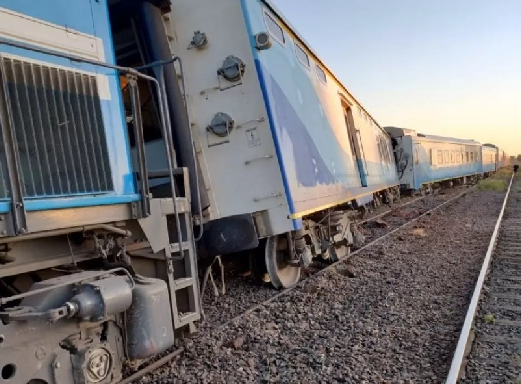 Descarriló el tren de pasajeros que venía a Bahía