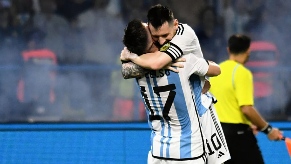Triplete de Messi, que llegó a los 102, y Argentina goleó a Curazao