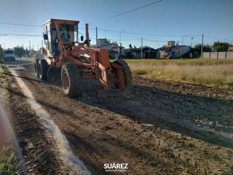 Mantenimiento de calles y colocación de nuevos bancos en plazas de la ciudad