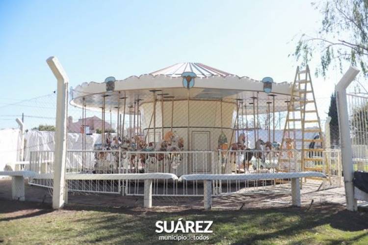 Inauguración de la puesta en valor del Carrusel y juegos mecánicos en la plaza Tambor de Tacuarí