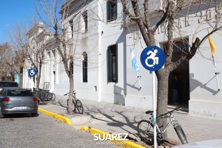 Señalización y rampa de discapacidad para establecimientos educativos