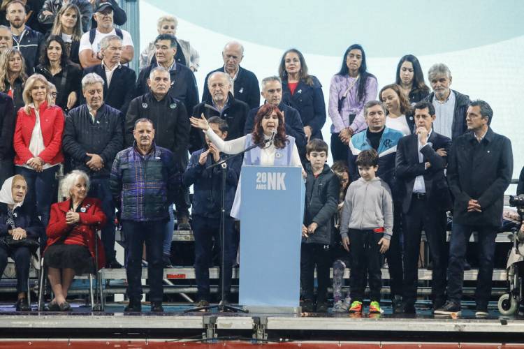25 de Mayo y un masivo acto de CFK