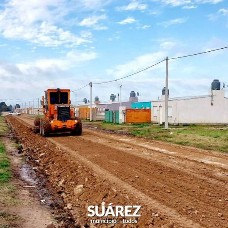 Mantenimiento y nivelación de calles en varios sectores del distrito