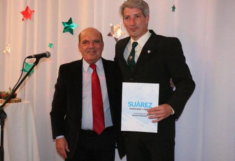 Moccero entregó un aporte económico al Centro Deportivo Sarmiento en su 105° aniversario