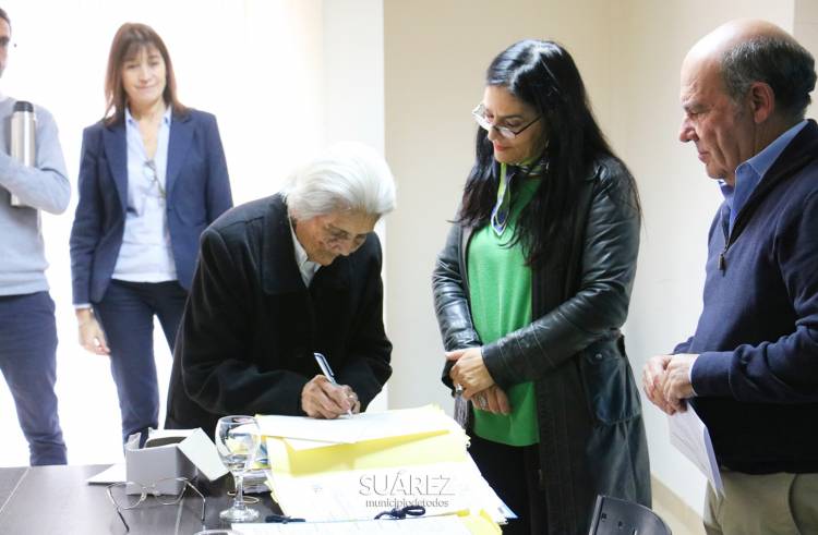 Unas 13 familias pasaron a ser titulares de su vivienda