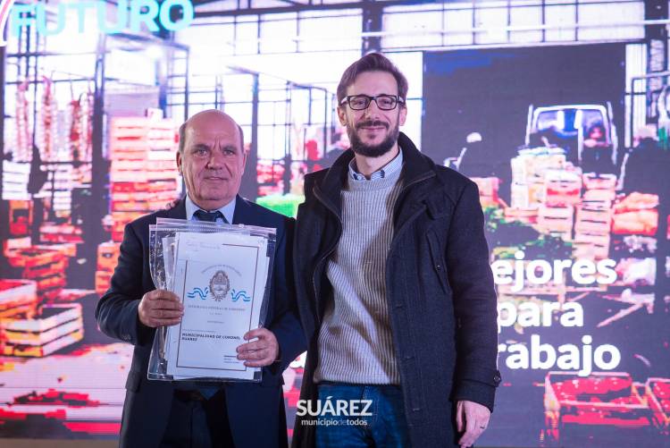 El Ministro Agustín Simone y el Intendente Ricardo Moccero entregaron 300 escrituras en Coronel Suárez