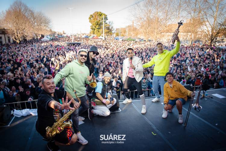 Suarez Peatonal marcó un record histórico en convocatoria con el concierto de Los Caligaris