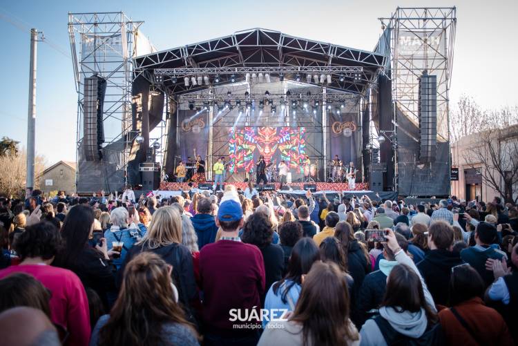 Suarez Peatonal marcó un record histórico en convocatoria con el concierto de Los Caligaris