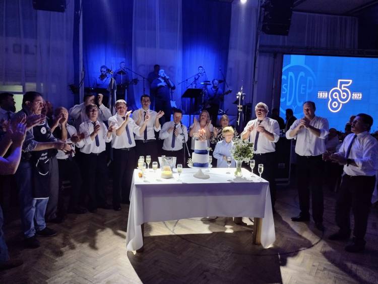 El Club El Progreso de Pueblo Santa María celebró sus 85° años con una gran cena y baile.