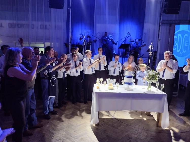 El Club El Progreso de Pueblo Santa María celebró sus 85° años con una gran cena y baile.