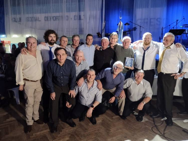 El Club El Progreso de Pueblo Santa María celebró sus 85° años con una gran cena y baile.