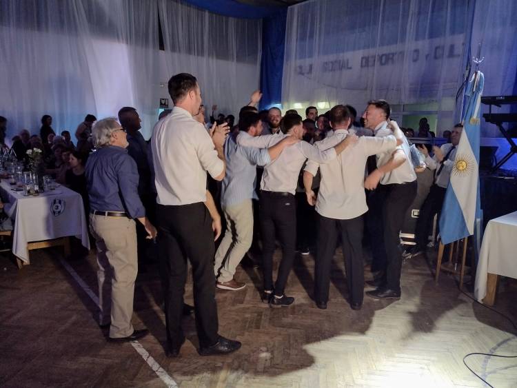 El Club El Progreso de Pueblo Santa María celebró sus 85° años con una gran cena y baile.