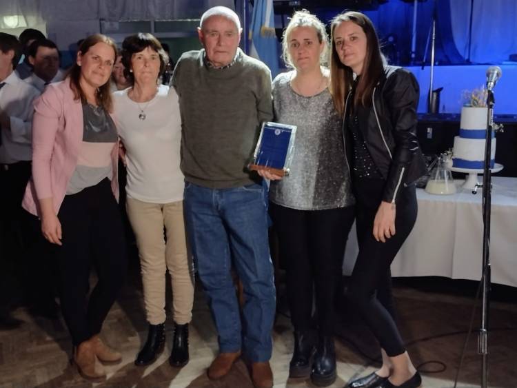 El Club El Progreso de Pueblo Santa María celebró sus 85° años con una gran cena y baile.