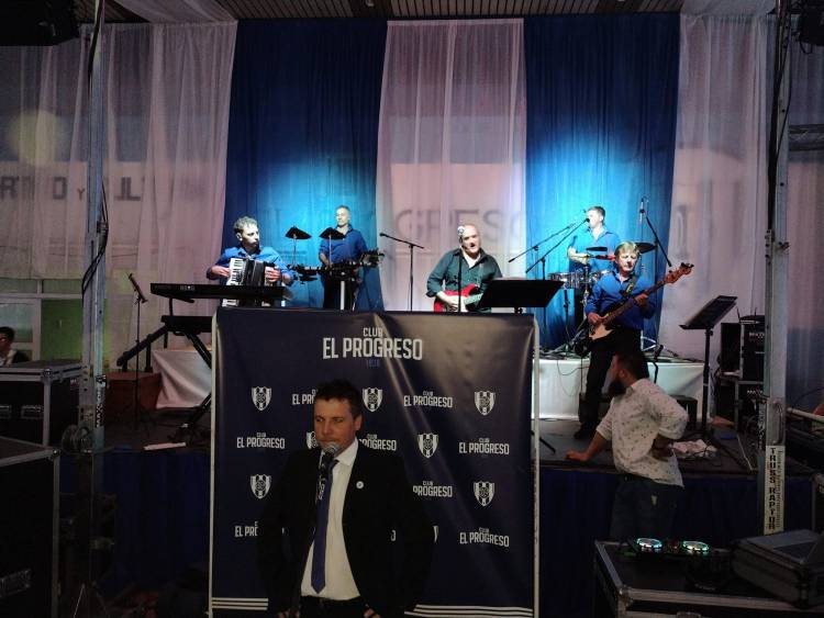 El Club El Progreso de Pueblo Santa María celebró sus 85° años con una gran cena y baile.