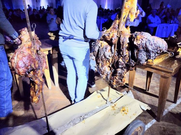 El Club El Progreso de Pueblo Santa María celebró sus 85° años con una gran cena y baile.