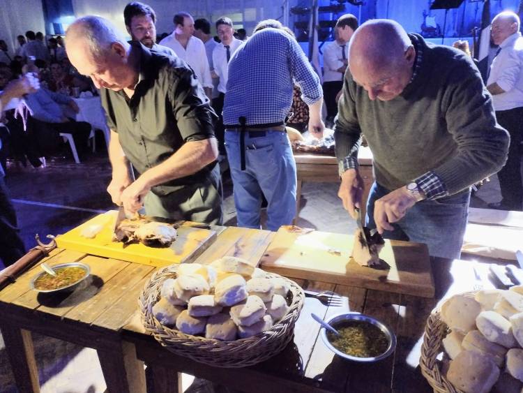 El Club El Progreso de Pueblo Santa María celebró sus 85° años con una gran cena y baile.