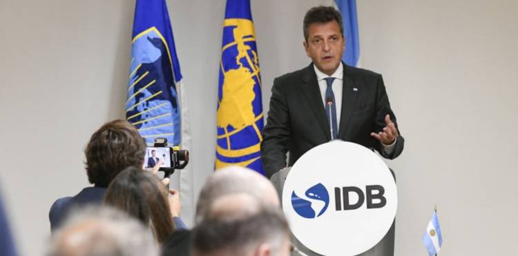 Massa anunció compensaciones de hasta 7 millones de pesos para comerciantes saqueados