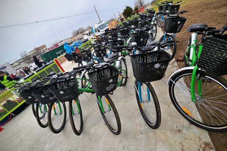 El Gobernador Kicillof entregó 36 bicicletas a alumnos de las Secundarias N°10, N°2 de Santa María y N°11 de Pasman