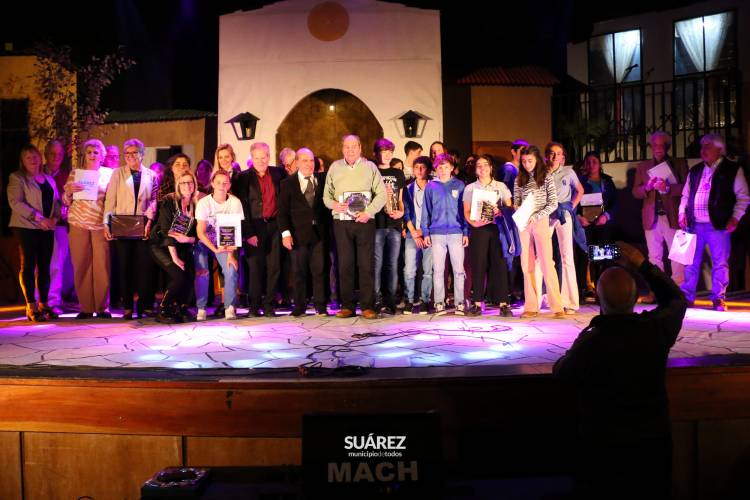 111° Aniversario de Huanguelén: Emotiva Noche de Gala