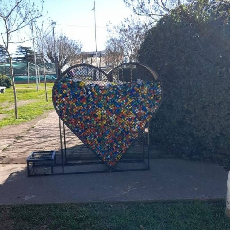 Fundación Ayuda-Le recibió 711 kilos de tapitas recolectadas