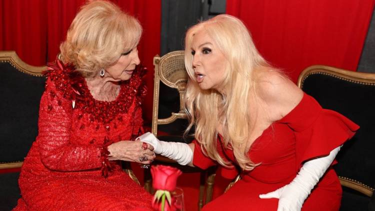 Mirtha Legrand y Susana Giménez: los looks de las divas en la gala por los 30 años de CARAS