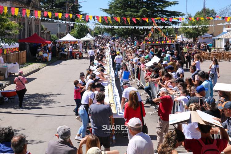 La 9° edición de la Strudel Fest superó el desafío con la elaboración del Strudel “más largo del país”
