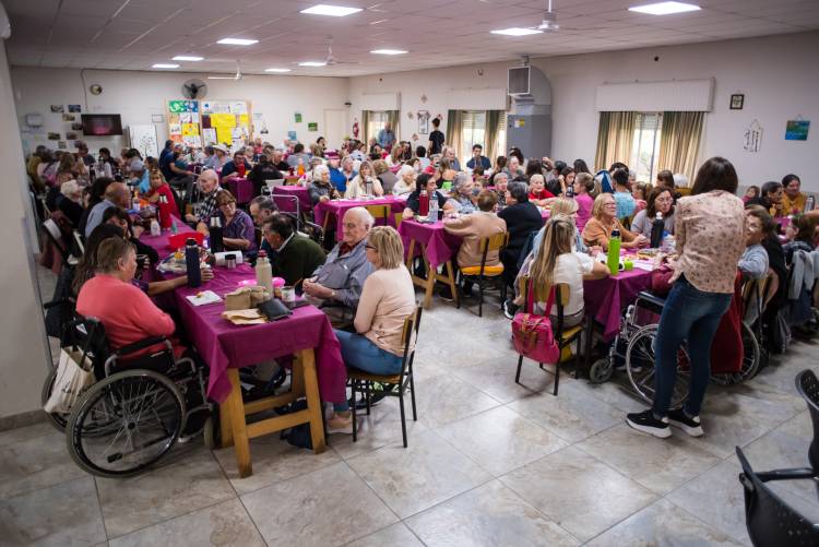 Gran mateada en el Hogar de Ancianos “Domingo Goñi”