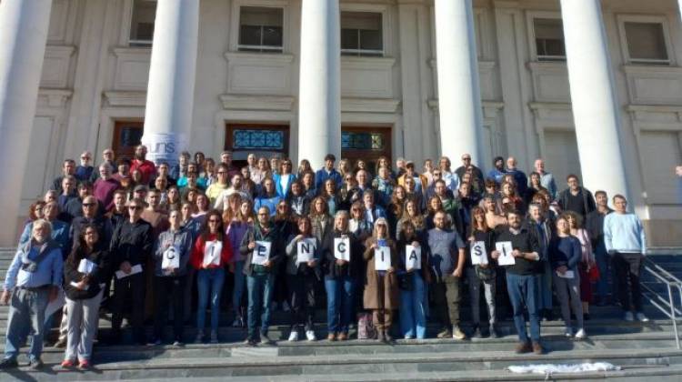 “1000 cartas en apoyo a la ciencia argentina”