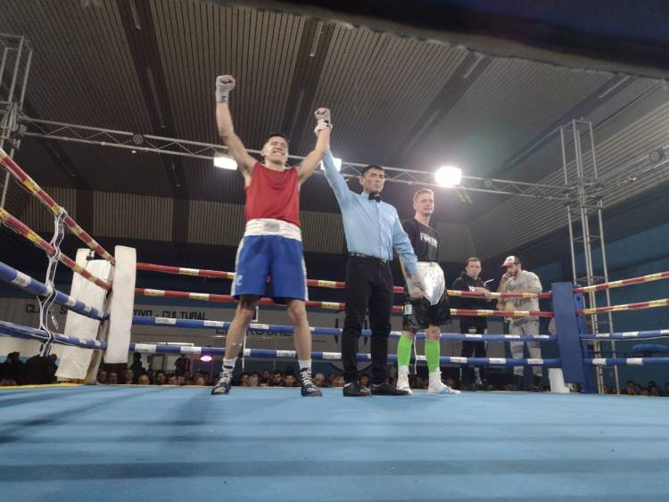 Exitoso festival de boxeo en club El Progreso de pueblo Santa María