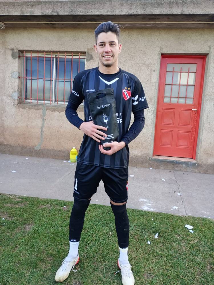 Independiente SJ vs El Progreso arbitrado por  Agustina Loos de Olavarría. Primera mujer árbitro en la Liga Regional de Fútbol.