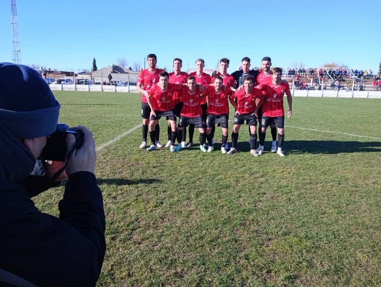 Independiente SJ vs El Progreso arbitrado por  Agustina Loos de Olavarría. Primera mujer árbitro en la Liga Regional de Fútbol.
