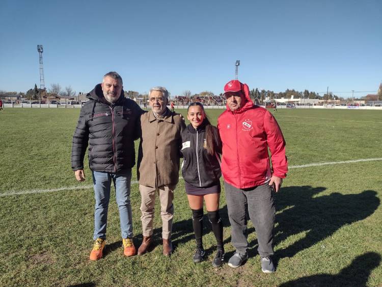 Independiente SJ vs El Progreso arbitrado por  Agustina Loos de Olavarría. Primera mujer árbitro en la Liga Regional de Fútbol.