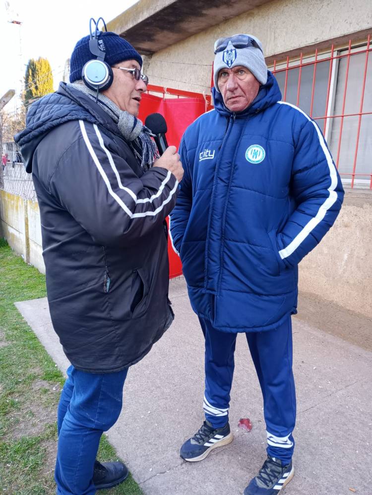 Independiente SJ vs El Progreso arbitrado por  Agustina Loos de Olavarría. Primera mujer árbitro en la Liga Regional de Fútbol.
