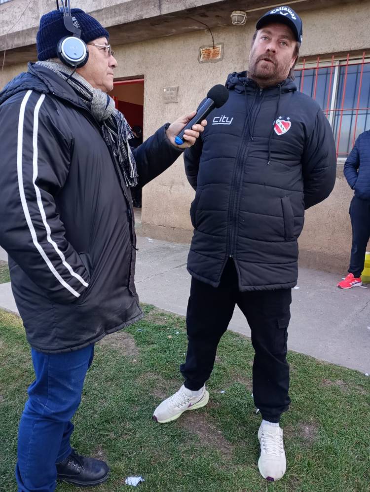 Independiente SJ vs El Progreso arbitrado por  Agustina Loos de Olavarría. Primera mujer árbitro en la Liga Regional de Fútbol.